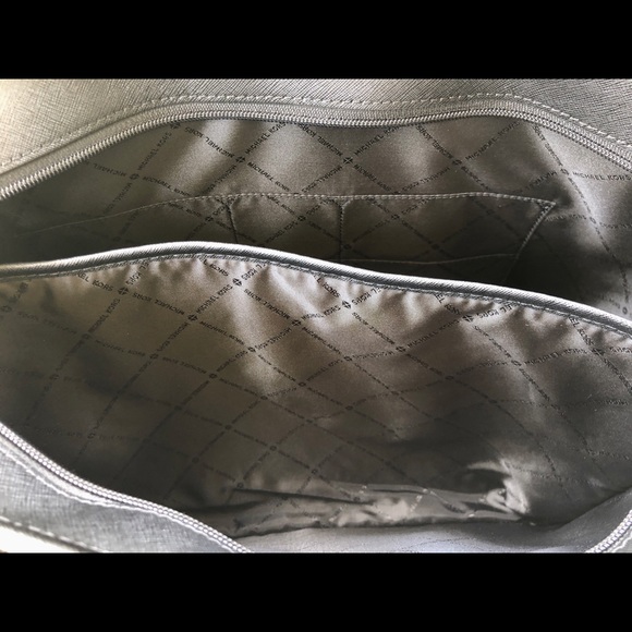 ‼️SALE‼️👜💕- NWT Michael Kors Large Laptop Tote - Picture 4 of 5